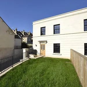Fantastic 3-bed House With Parking Holiday home Bath