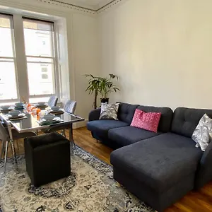 Traveller Award Winner 2024 - With 3 Beds Apartment